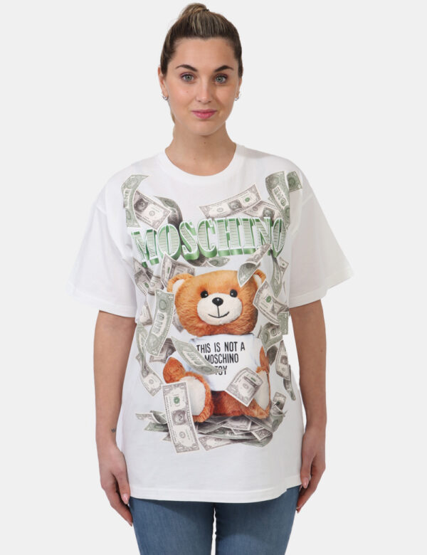 T-shirt Moschino Bianco - T-shirt lunga su base bianca con simpatica stampa 'Moschino Toy Dollari' in verde e beige. La vest