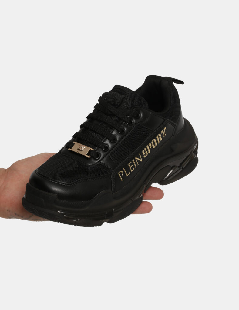 Scarpe Plein sport nere - COMPOSIZIONE E VESTIBILITÀ:Altre materieLa modella calza il numero 38 e la calzata è regolare.CONS
