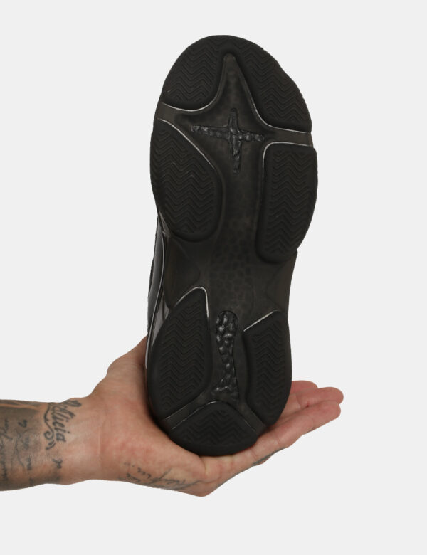 Scarpe Plein sport nere - COMPOSIZIONE E VESTIBILITÀ:Altre materieLa modella calza il numero 38 e la calzata è regolare.CONS