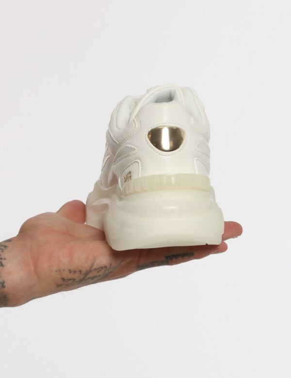 Scarpe Plein sport bianche - COMPOSIZIONE E VESTIBILITÀ:Altre materieLa modella calza il numero 38 e la calzata è regolare.C