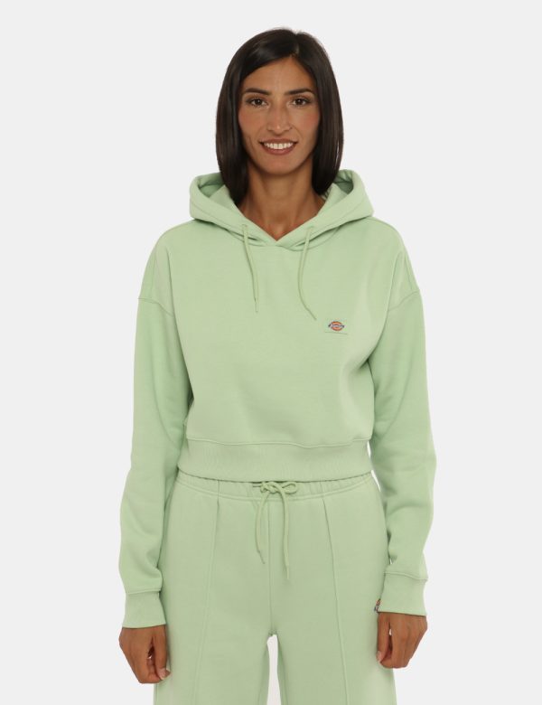 Felpa Dickies verde - COMPOSIZIONE E VESTIBILITÀ:60% cotone 40% poliestereLa modella è alta 172 cm e indossa la taglia S. La