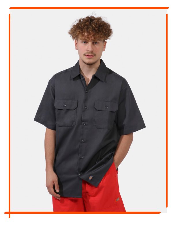 Camicia Dickies Grigio - Camicia a maniche corte da uomo in total grigio intenso. Presente doppio taschino a toppa con lngue