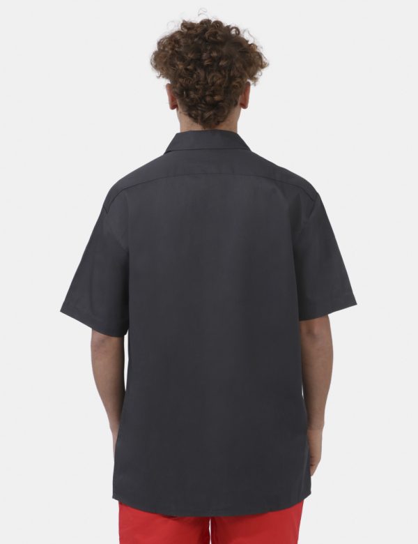Camicia Dickies Grigio - Camicia a maniche corte da uomo in total grigio intenso. Presente doppio taschino a toppa con lngue