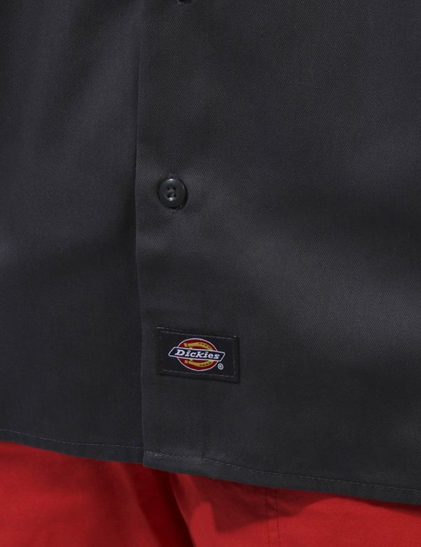 Camicia Dickies Grigio - Camicia a maniche corte da uomo in total grigio intenso. Presente doppio taschino a toppa con lngue
