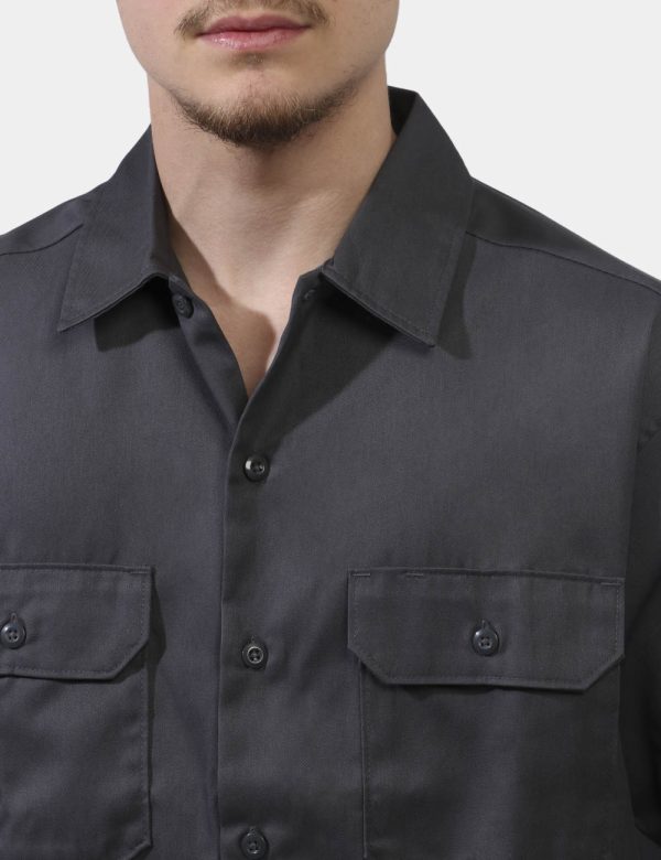Camicia Dickies Grigio - Camicia a maniche corte da uomo in total grigio intenso. Presente doppio taschino a toppa con lngue