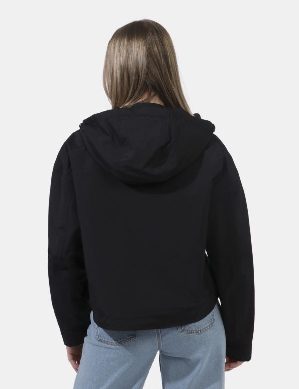 Giacca Dickies Nero - Giacca con cappuccio in total nero. Presenti tasche a toppa con chiusura a bottone automatico. La vest