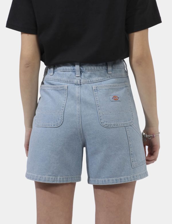 Shorts Dickies Jeans - Shorts in total blu denim light con tasche sagomate sul fronte e tasche a toppa sul retro. La vestibi
