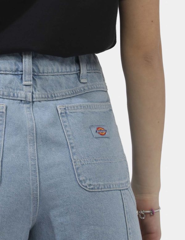 Shorts Dickies Jeans - Shorts in total blu denim light con tasche sagomate sul fronte e tasche a toppa sul retro. La vestibi