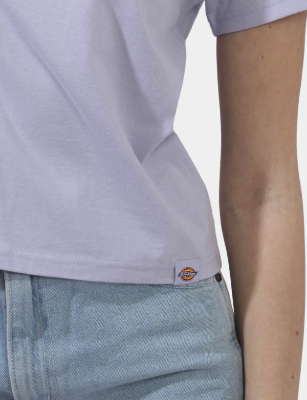 T-shirt Dickies Lilla - T-shirt corta in total lilla con logo brand stampato nero. La vestibilità è morbida e regolare. La t