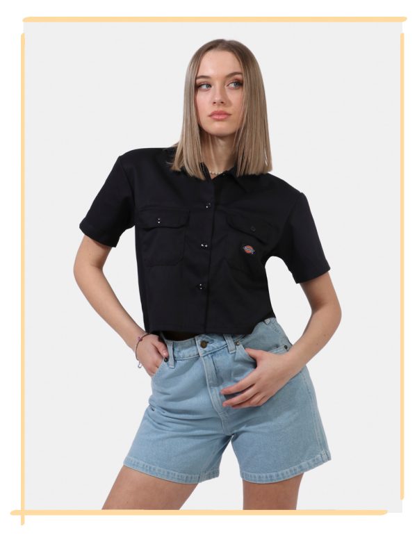 Camicia Dickies Nero - Camicia a maniche corte in tessuto spesso ed in total nero. Il capo è corto e lascia scoperto l'ombel