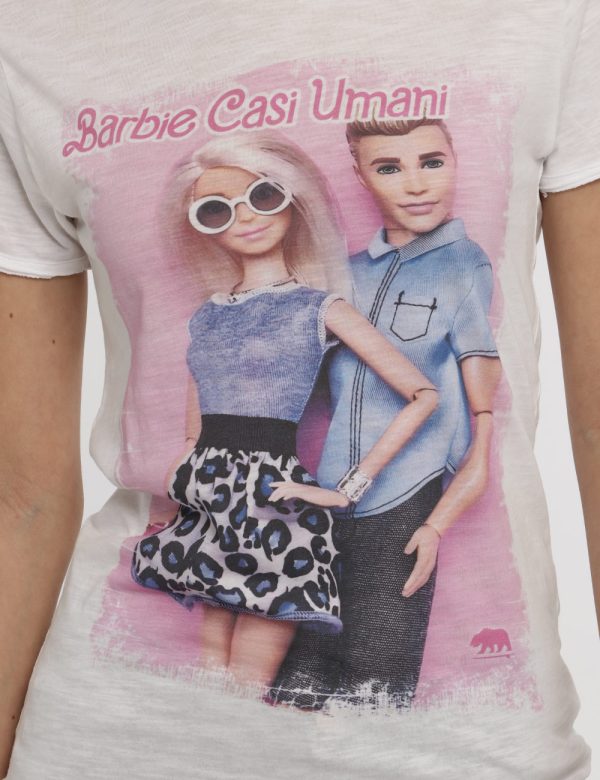 T-shirt Barbie bianco/rosa - COMPOSIZIONE E VESTIBILITÀ:100% cotoneLa modella è alta 170 cm e indossa la taglia S. La vestib