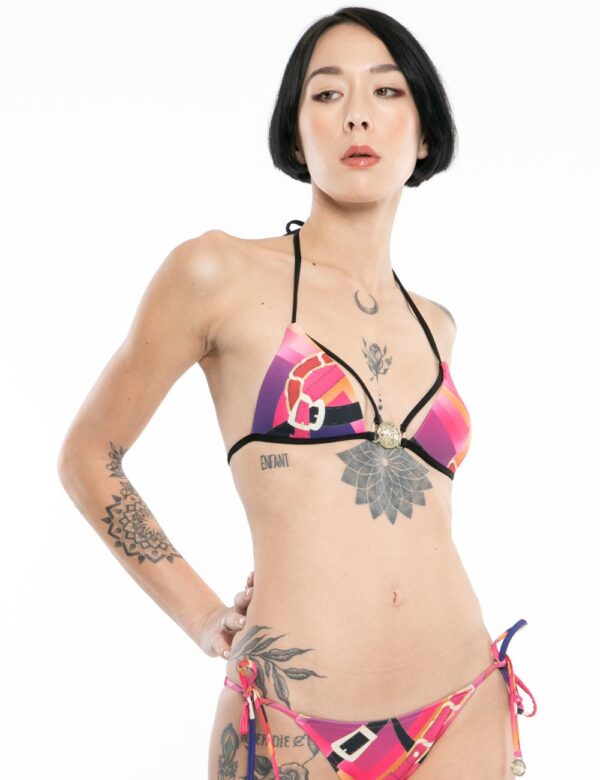 Bikini Guess top fantasia - 80% poliammide 20% elastinaLa modella indossa la taglia XS e la vestibilità del capo è regolareU