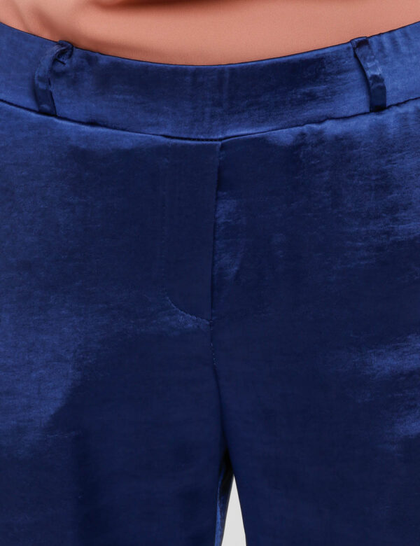 Pantalone Vougue con vita elasticizzata - 77% poliestere 17% viscosa 6% elastinaLa modella indossa la taglia S ed è alta 178