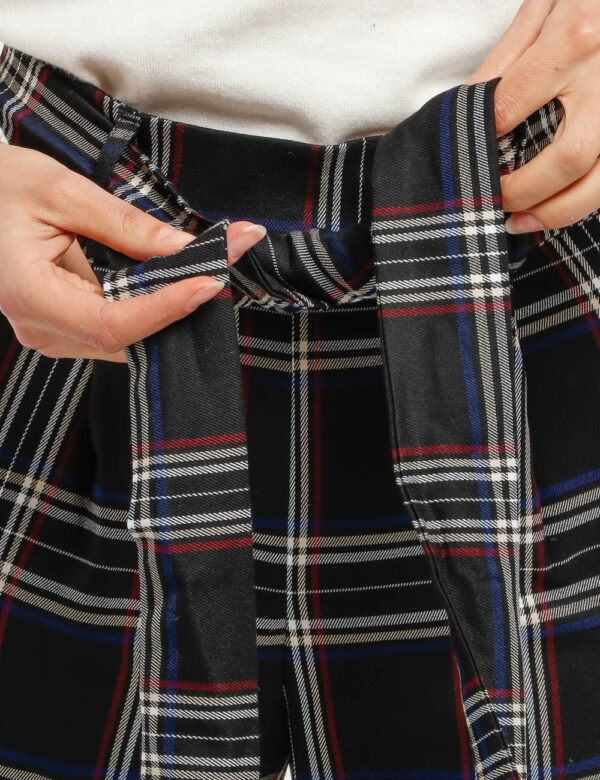 Pantalone Fracomina con cintura - 66% poliestere32% viscosa 2% elastinaLa modella indossa la taglia 40 ed è alta 178 cm e la