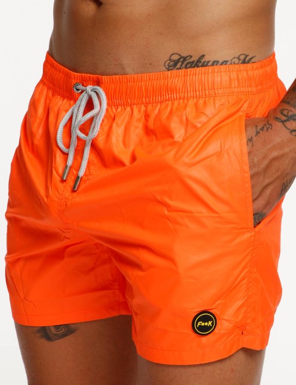 Costume F**K fluo - 100% poliestereIl modello indossa la taglia L ed è alto 178 cm e la vestibilità è regolareDai colore all
