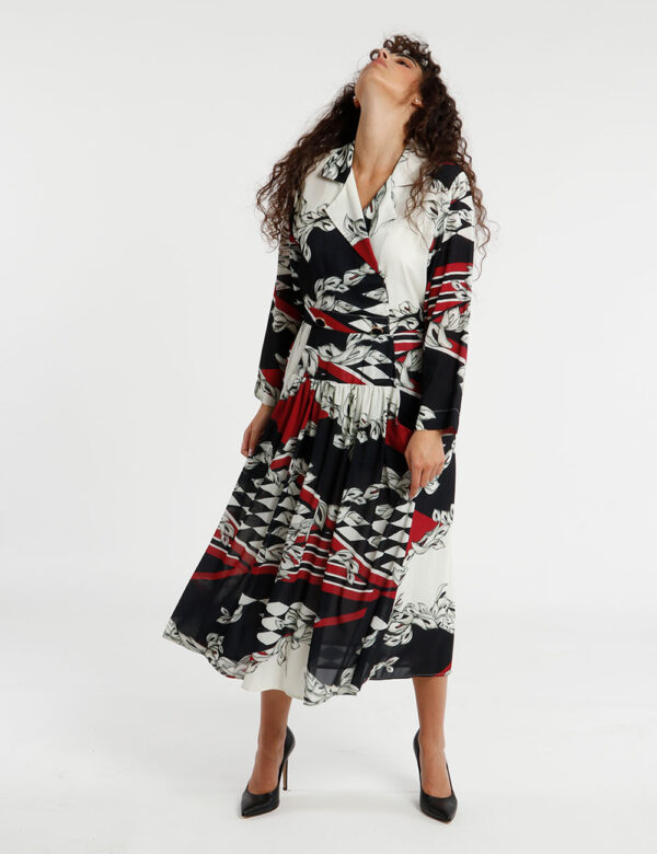 Vestito Fracomina con bottoni decorati - La modella indossa una taglia S ed è alta175 cm e la vestibilità è regolareDefinisc