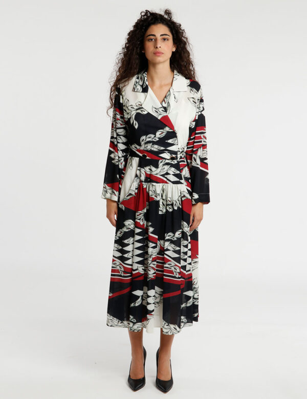 Vestito Fracomina con bottoni decorati - La modella indossa una taglia S ed è alta175 cm e la vestibilità è regolareDefinisc