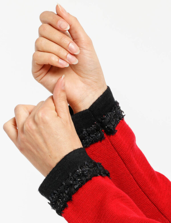 Maglione Fracomina con finte tasche decorate - 55% poliestere 20% acrilico 20% poliammide 5% lanaLa modella indossa la tagli