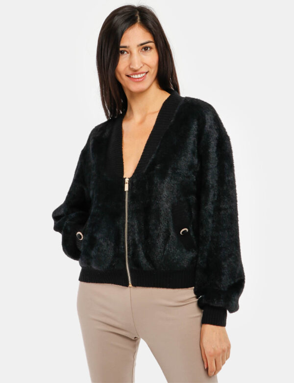Maglione Fracomina con zip - 68% poliammide 32% poliestereLa modella indossa la taglia S ed è alta 178 cm e la vestibilità è