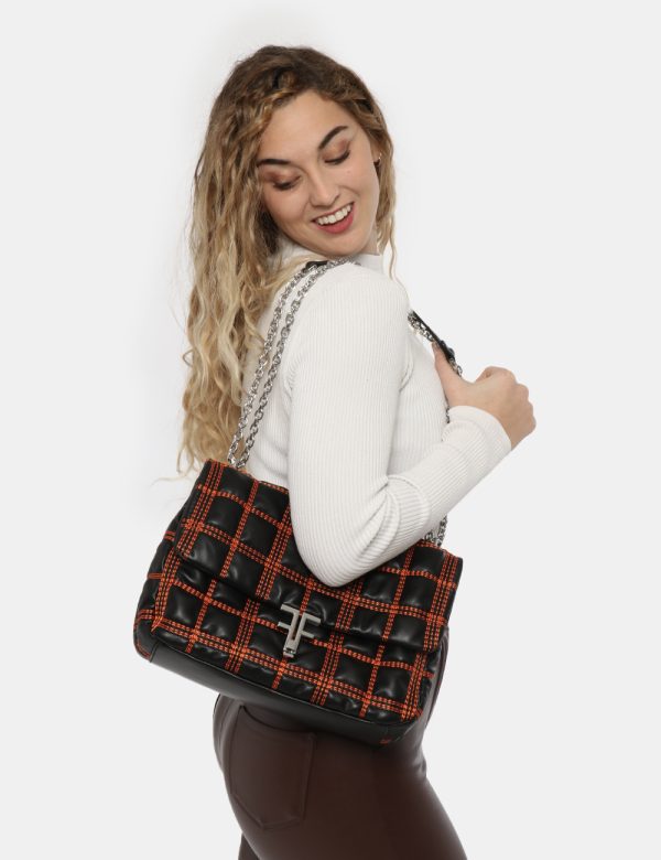 Borsa Fracomina nero e arancione - COMPOSIZIONE E VESTIBILITÀ:100% poliuretanoCONSIGLI DI STILE:Borsa a tracolla di medie di