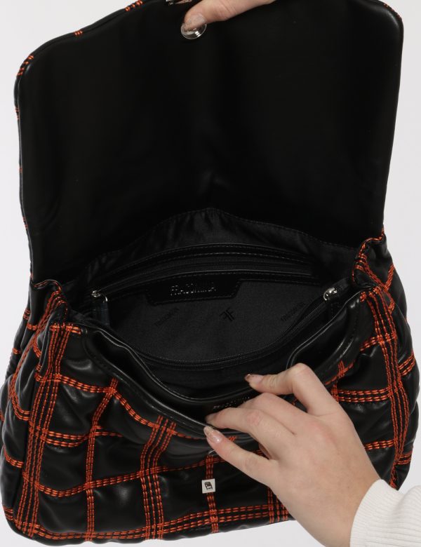 Borsa Fracomina nero e arancione - COMPOSIZIONE E VESTIBILITÀ:100% poliuretanoCONSIGLI DI STILE:Borsa a tracolla di medie di