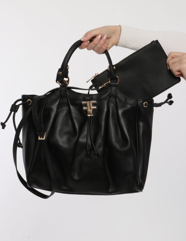 Borsa Fracomina nero - COMPOSIZIONE E VESTIBILITÀ:100% poliuretanoCONSIGLI DI STILE:Borsa a mano semirigida di grandi dimens