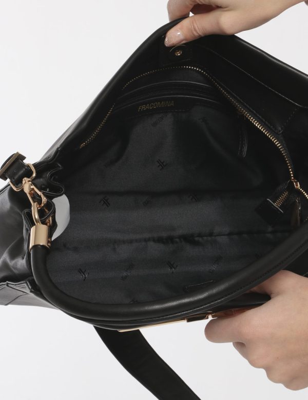 Borsa Fracomina nero - COMPOSIZIONE E VESTIBILITÀ:100% poliuretanoCONSIGLI DI STILE:Borsa a mano semirigida di medie dimensi
