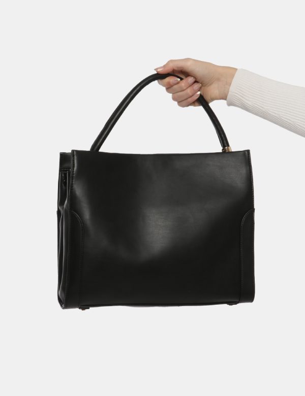 Borsa Fracomina nero - COMPOSIZIONE E VESTIBILITÀ:100% poliuretanoCONSIGLI DI STILE:Borsa a mano semirigida di medie dimensi