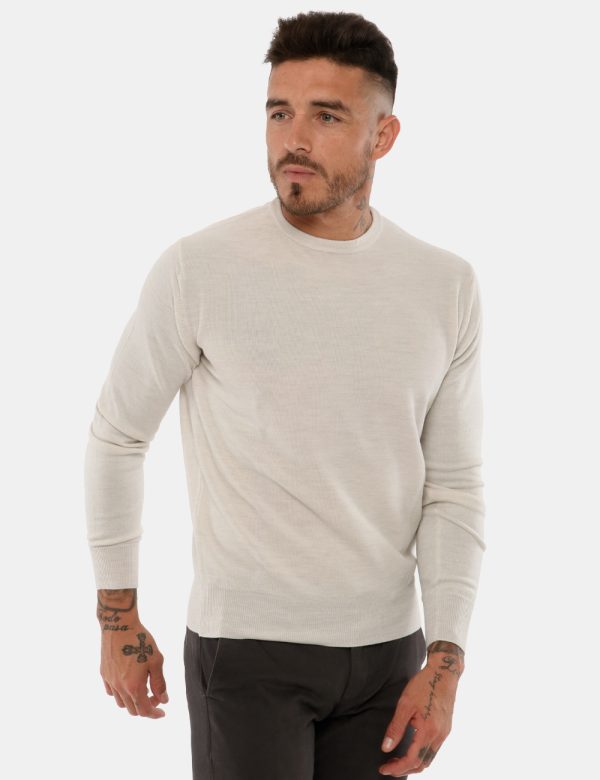 Maglia Maison Du Cachemire a girocollo in lana merinos - 100% lana merinosIl modello indossa la taglia L e la vestibilità de