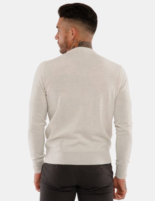 Maglia Maison Du Cachemire a girocollo in lana merinos - 100% lana merinosIl modello indossa la taglia L e la vestibilità de