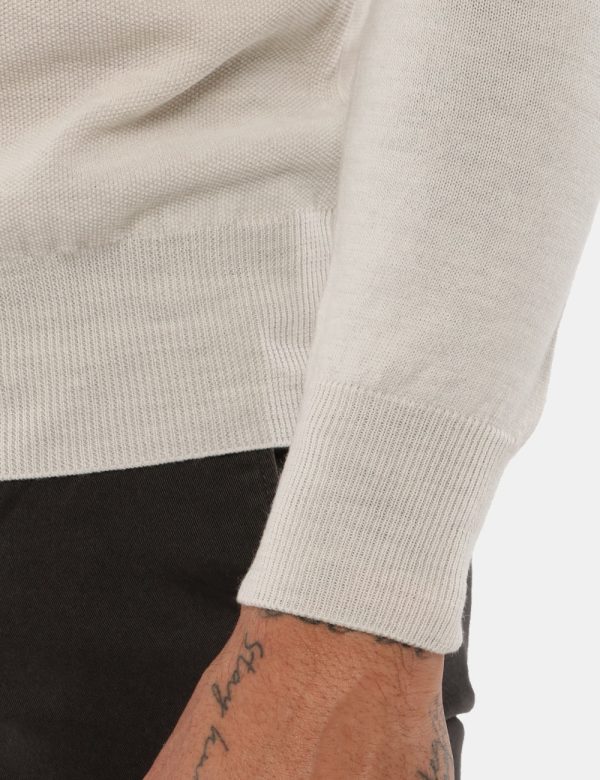 Maglia Maison Du Cachemire a girocollo in lana merinos - 100% lana merinosIl modello indossa la taglia L e la vestibilità de