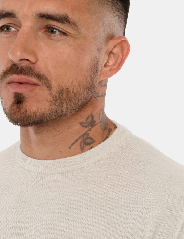 Maglia Maison Du Cachemire a girocollo in lana merinos - 100% lana merinosIl modello indossa la taglia L e la vestibilità de