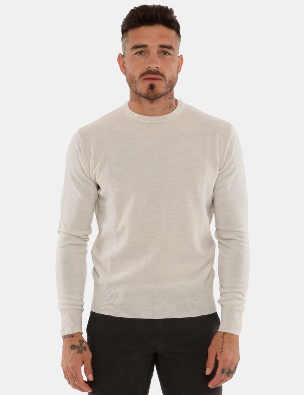 Maglia Maison Du Cachemire a girocollo in lana merinos - 100% lana merinosIl modello indossa la taglia L e la vestibilità de