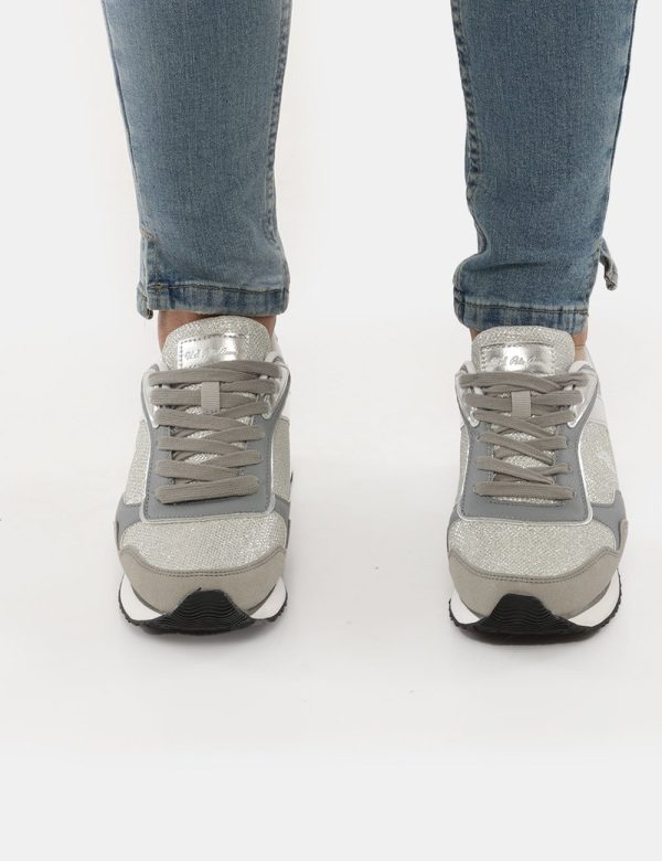 Sneakers U.S. Polo Assn con inserti in lurex - Ecopelle e materiale tessile La modella indossa la taglia 40 e la vestibilità