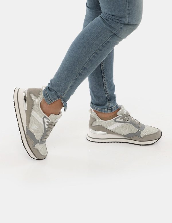 Sneakers U.S. Polo Assn con inserti in lurex - Ecopelle e materiale tessile La modella indossa la taglia 40 e la vestibilità
