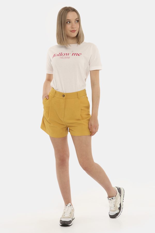Short Fracomina senape - COMPOSIZIONE E VESTIBILITÀ:80% viscosa 20% lino La modella è alta 170 cm e indossa la taglia 40. La
