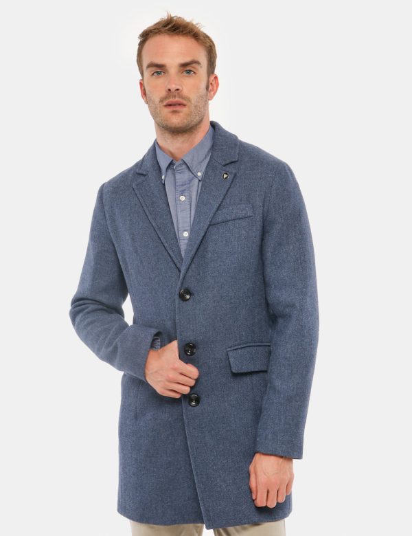 Cappotto Fred Mello con bottoni - 50% lana 40% poliestere 10% poliammideIl modello indossa la taglia L ed è alto 184 cm e la