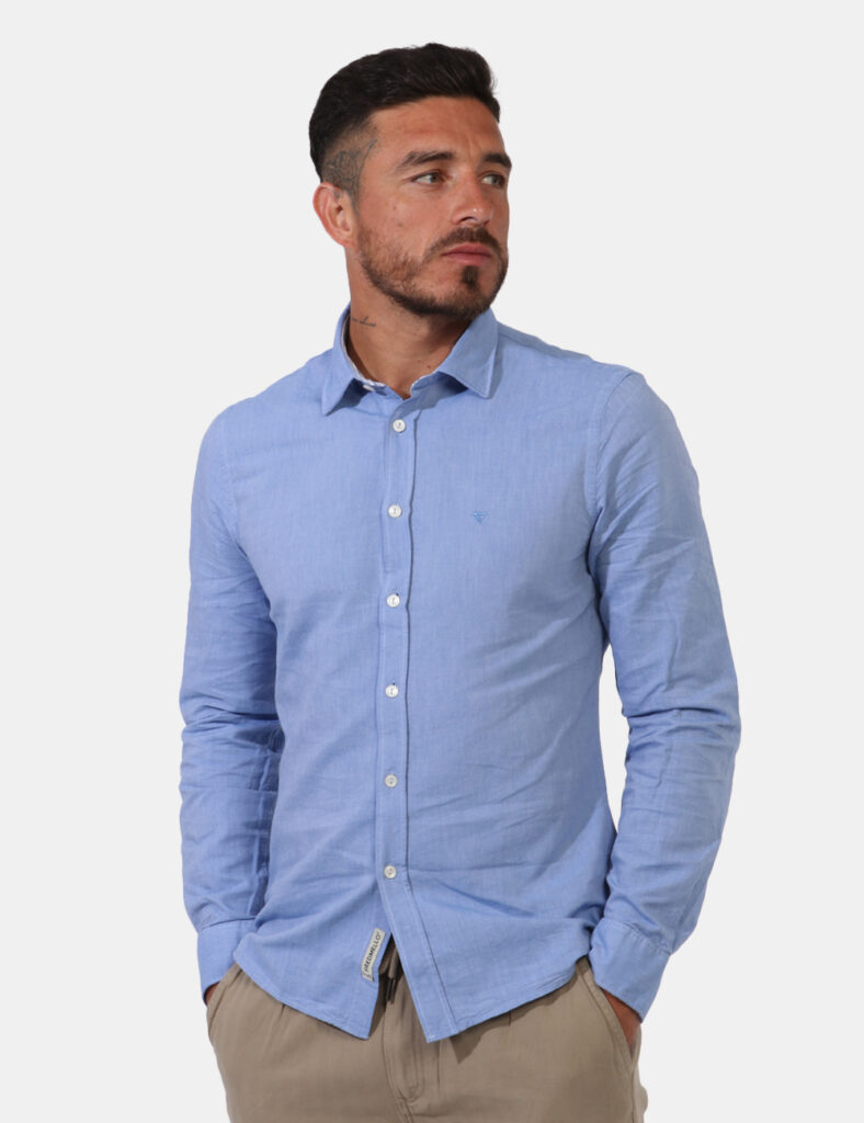 Camicia Fred Mello Blu - Camicia classica in cotone ed in total blu denim. La vestibilità è morbida e pratica grazie a botto