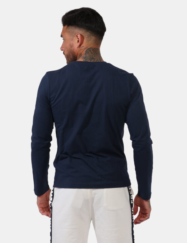 T-shirt Fred Mello Blu - T-shirt a maniche lunghe su in total blu navy con logo brand ricamato bianco ad altezza cuore. La v