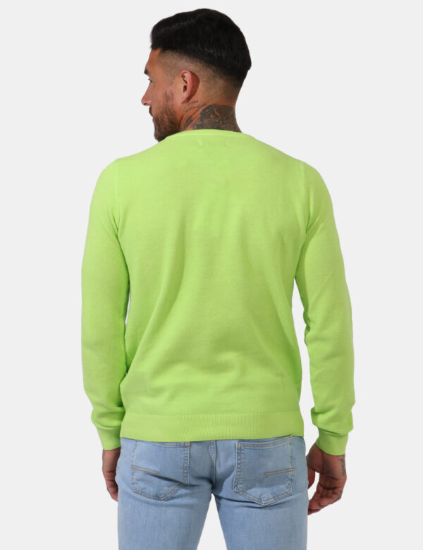 Maglione Fred Mello Verde - Maglione leggero in total verde fluo con girocollo classico. La vestibilità è morbida e regolare