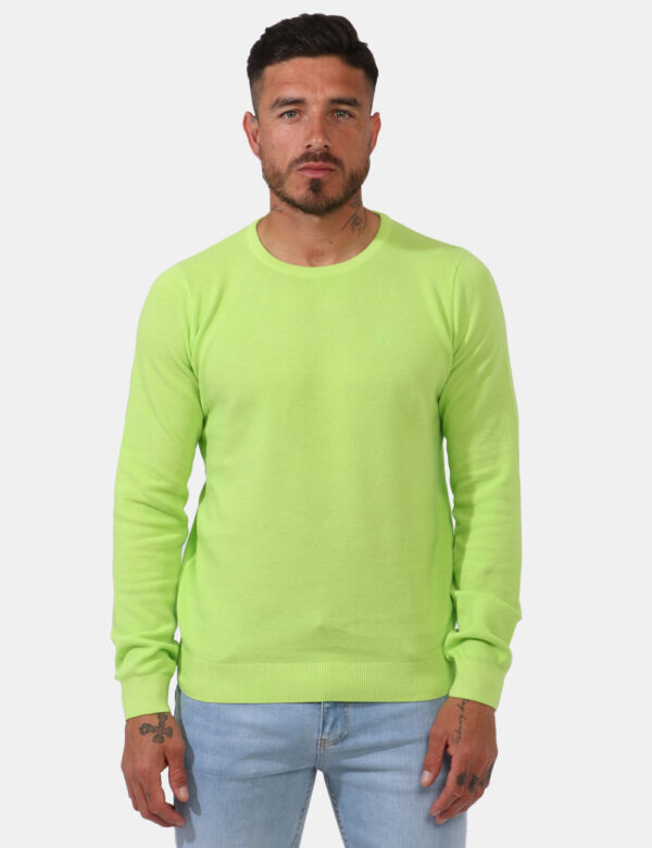 Maglione Fred Mello Verde - Maglione leggero in total verde fluo con girocollo classico. La vestibilità è morbida e regolare