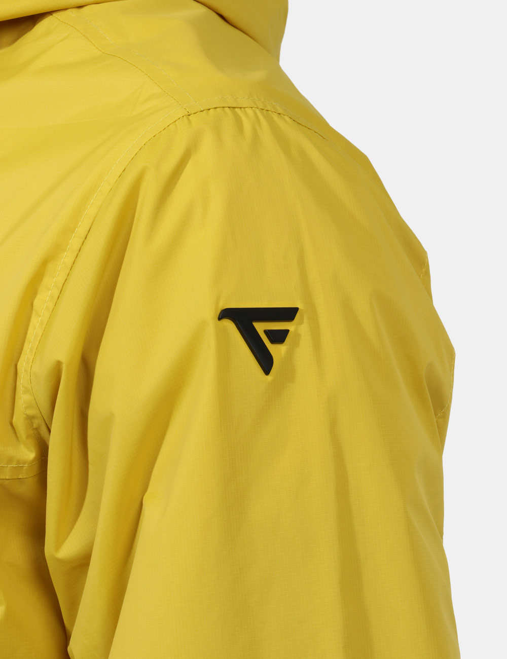 FM23S05KU-SU_LIME_PE24_4 Giubbino Fred Mello Giallo - Giubbino con cappuccio in total giallo ocra con dettagli neri. Presenti tasche a taglio con chi