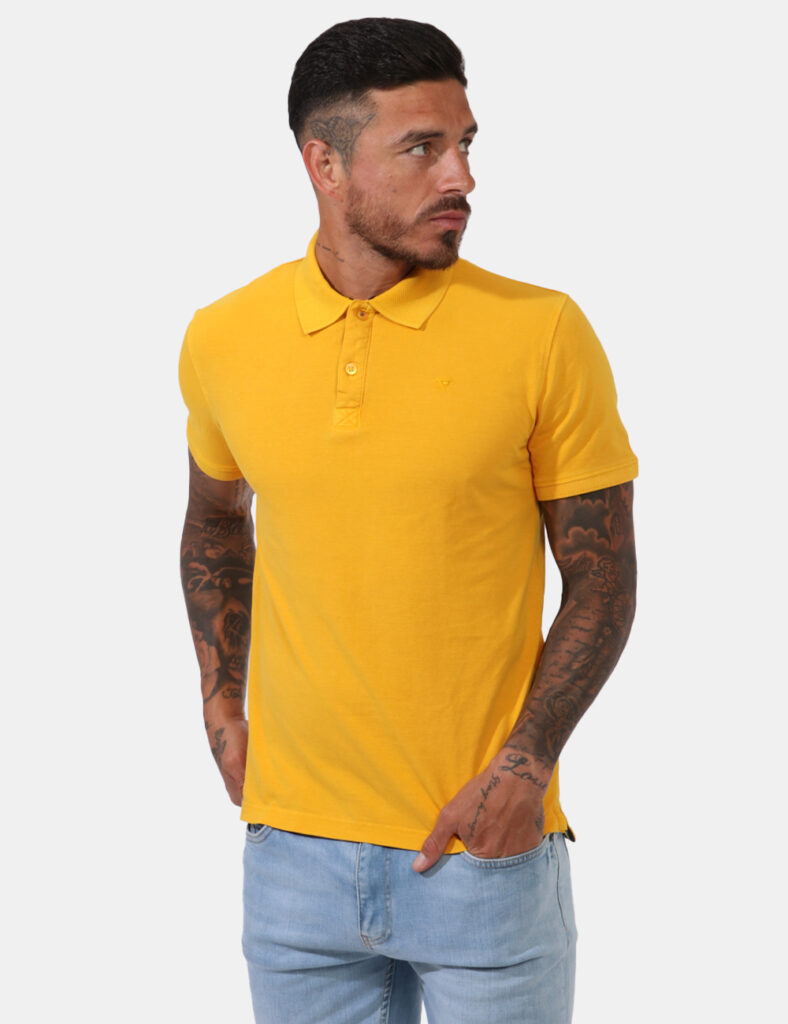 Polo Fred Mello Giallo - Polo in total giallo intenso con logo brand in rilievo ad altezza cuore. Presente colletto alla pet