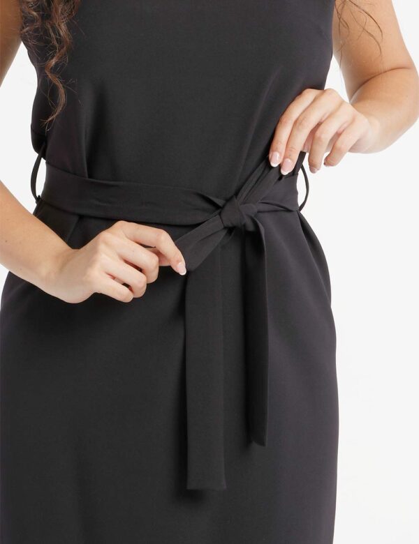 Vestito Vougue smanicato - La modella indossa la taglia S ed è alta 175 cm e la vestibilità è regolareIndispensabile avere n