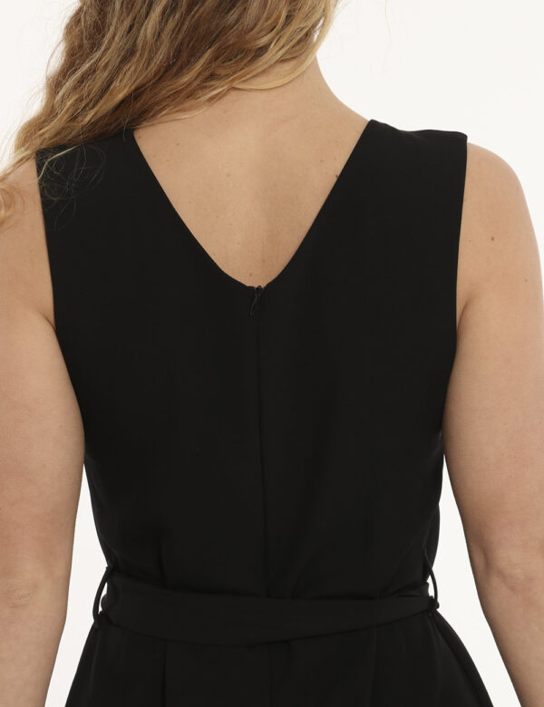 Vestito Vougue nero - COMPOSIZIONE E VESTIBILITÀ:96% poliestere 4% elastaneLa modella è alta 170 cm e indossa la taglia S. L