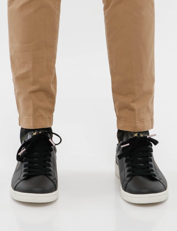 Sneaker Fred Perry in pelle - tomaia in pelle e suola in gommaIl modello calza il numero 9.5 e la calzata è regolareUna scar