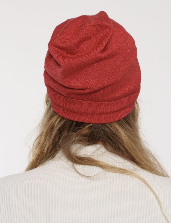 Cappello Fracomina rosso lurex - COMPOSIZIONE E VESTIBILITÀ:65% Viscosa 15% poliamide 20% Fibra metallicaCONSIGLI DI STILE:C