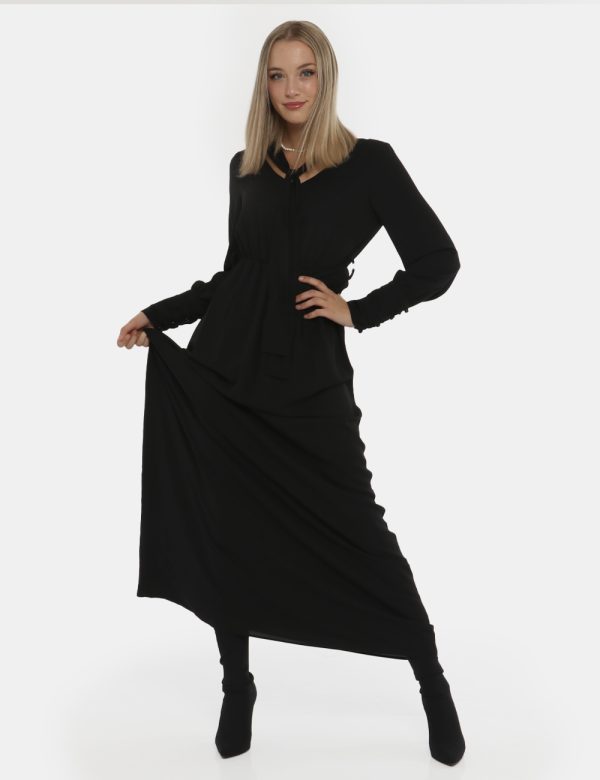 Vestito Fracomina nero - COMPOSIZIONE E VESTIBILITÀ:100% poliestereLa modella è alta 172 cm e indossa la taglia S. La vestib