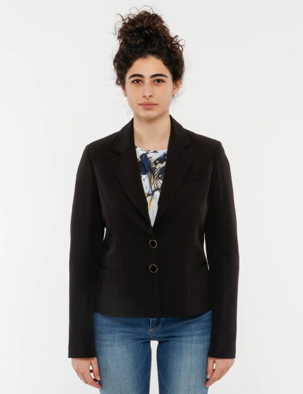 Blazer Fracomina con bottoni piatti - tessuto 1: 89% poliestere 11% elastina - tessuto 2: 97% poliestere 3% elastinaLa model