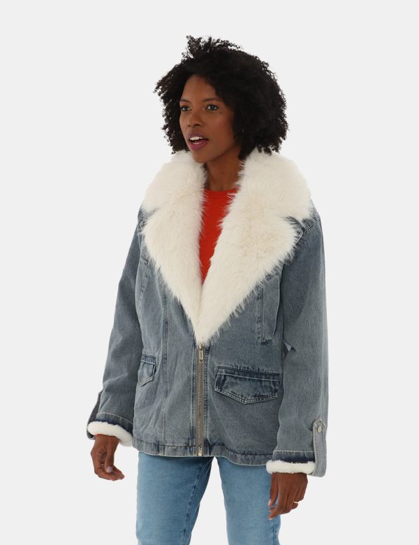 Giacca Fracomina in jeans con inserti in ecopelliccia - 100% cotone fodera 100% poliestereLa modella indossa la taglia S e l